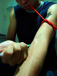 Consumul de alcool si droguri factori declansatori ai episoadelor psihotice